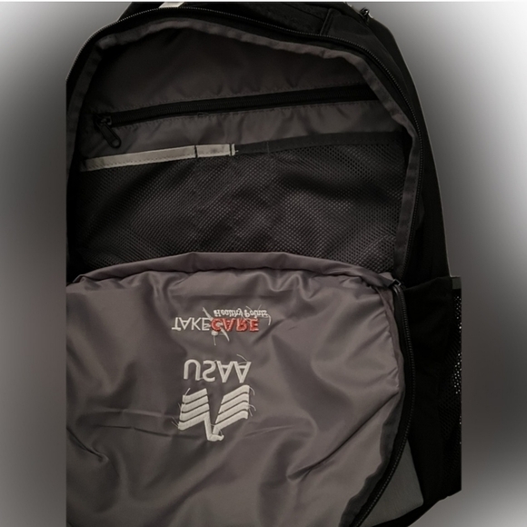 The North Face “STALWART” Gray/Black Backpack, NWT - Picture 2 of 4